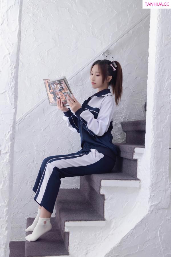   [XiuRen]高清写真图 2023.10.18 No.7528 杏子Yada 制服美腿第13张图片